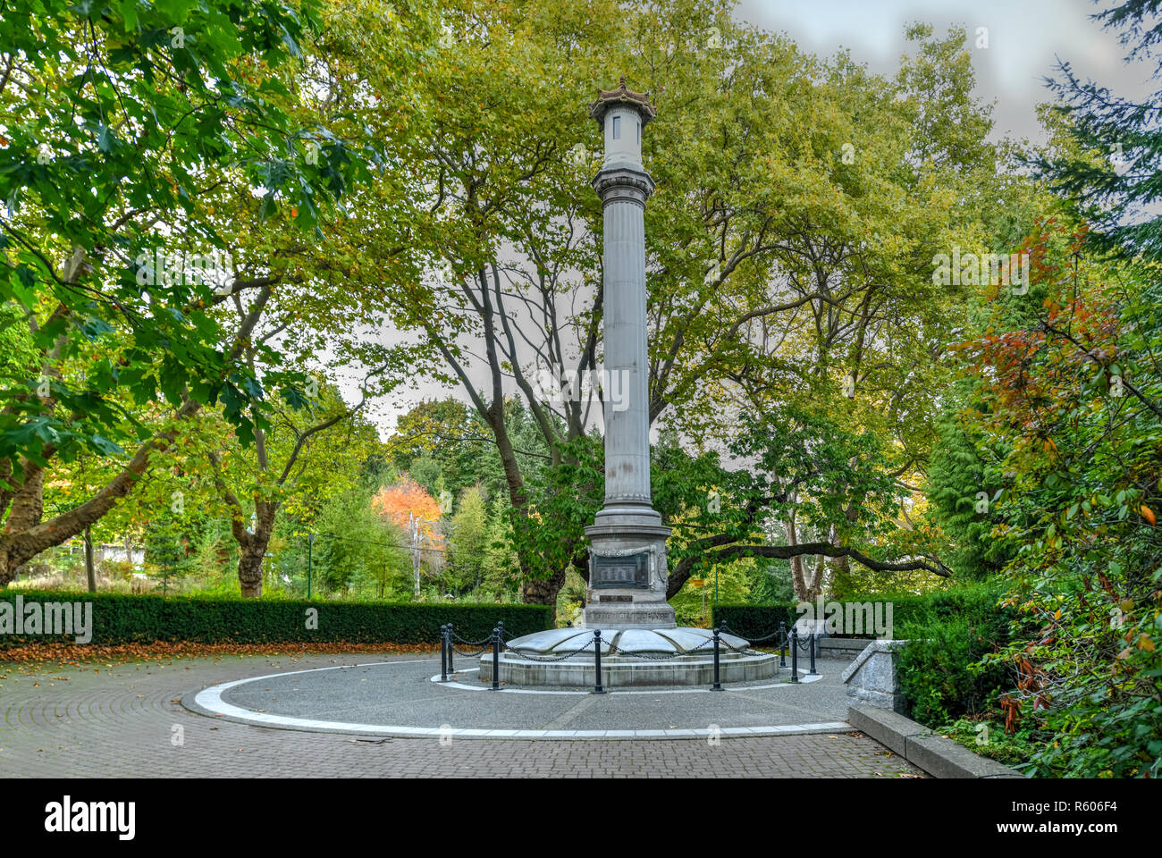 Japanese Canadian War Memorial, erigido en memoria a los canadienses de origen japonés que sirvió en la Primera Guerra Mundial. Situado en el parque Stanley, Vancouver, Britis Foto de stock