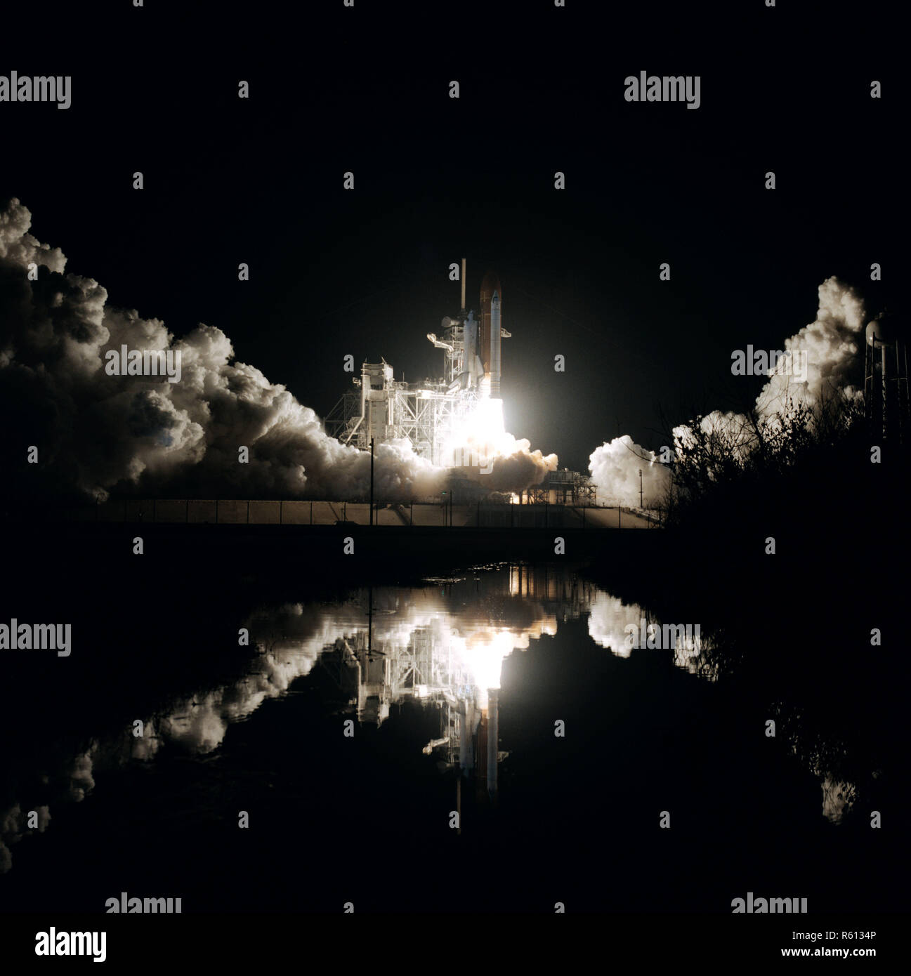 Lanzamiento del transbordador espacial Columbia STS-61-C misión.jpg - R6134P Foto de stock