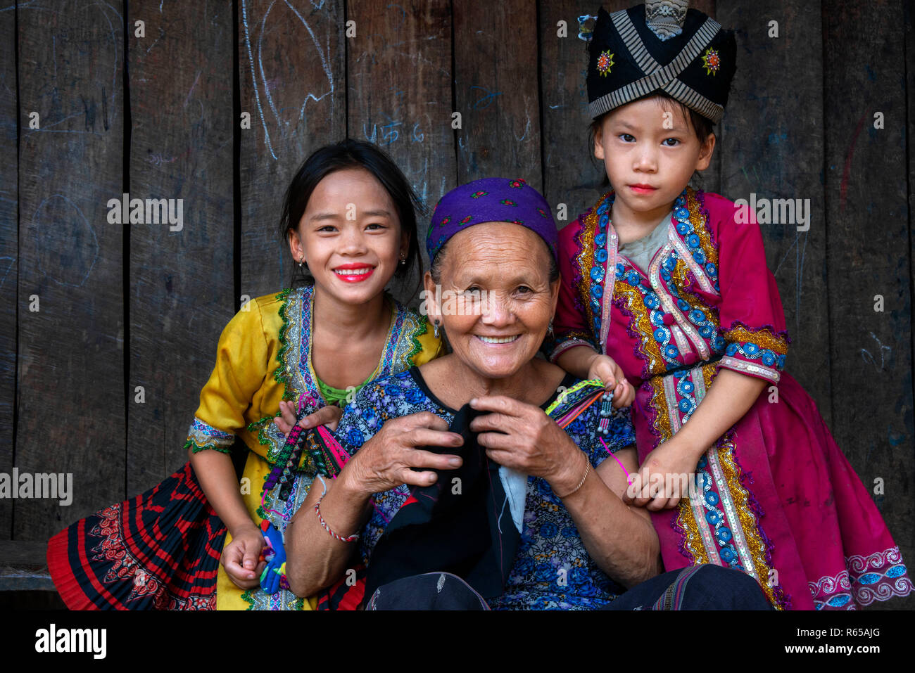 Hmong y Khmu aldea cerca de Luang Prabang Laos Foto de stock