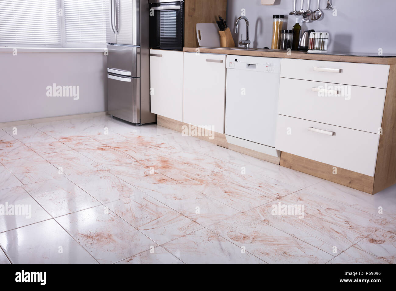 Piso Sucio En La Cocina Fotografia De Stock Alamy