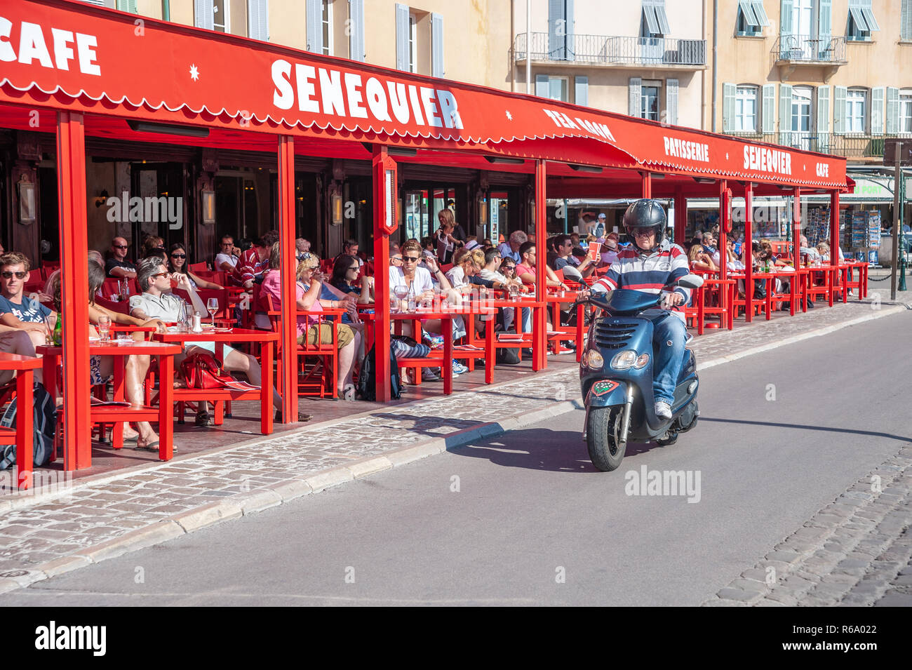 Café Senequier, Saint-Tropez, Var, Provence-Alpes-Côte d'Azur, Francia, Europa Foto de stock