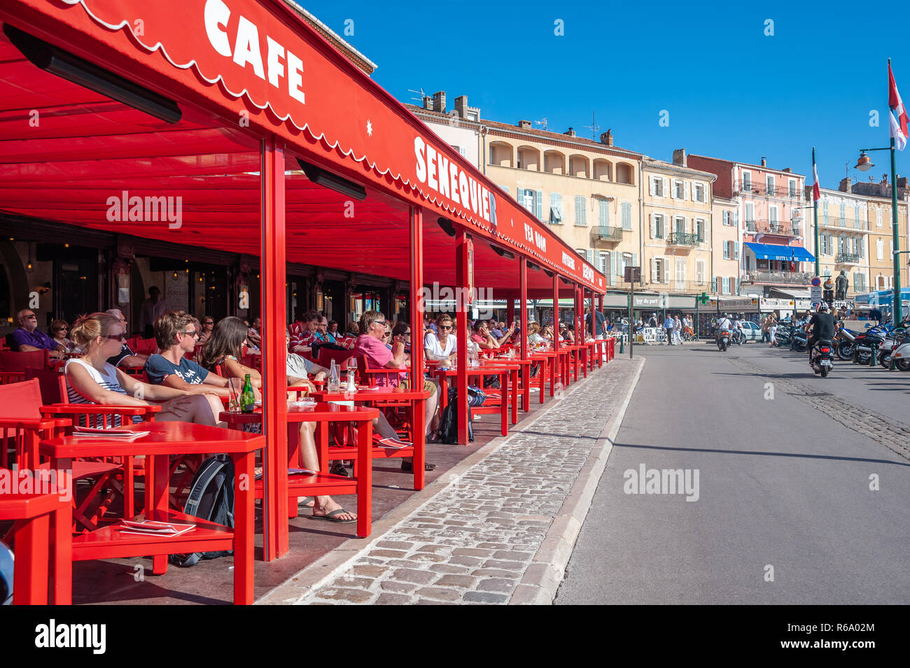 Café Senequier, Saint-Tropez, Var, Provence-Alpes-Côte d'Azur, Francia, Europa Foto de stock