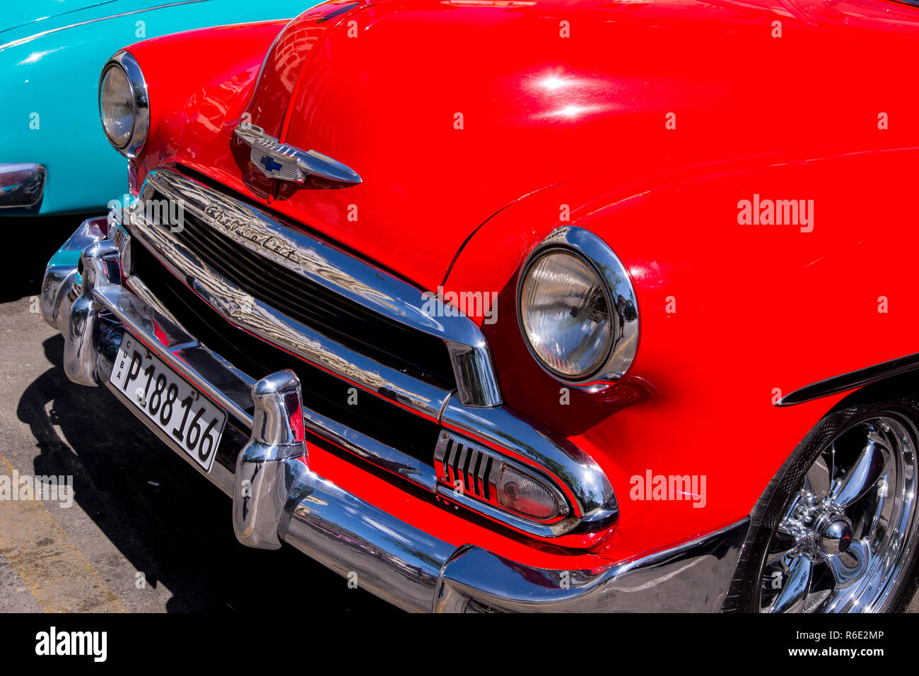 Fancy autos antiguos - editorial imagen - La Habana, Cuba. Colorido classic 1950 coches. Foto tomada en La Habana, Cuba, 30 de octubre de 2018 Foto de stock