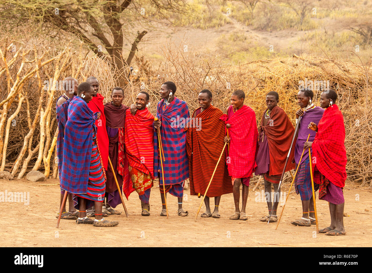 Traje típico masai fotografías e imágenes de alta resolución - Alamy