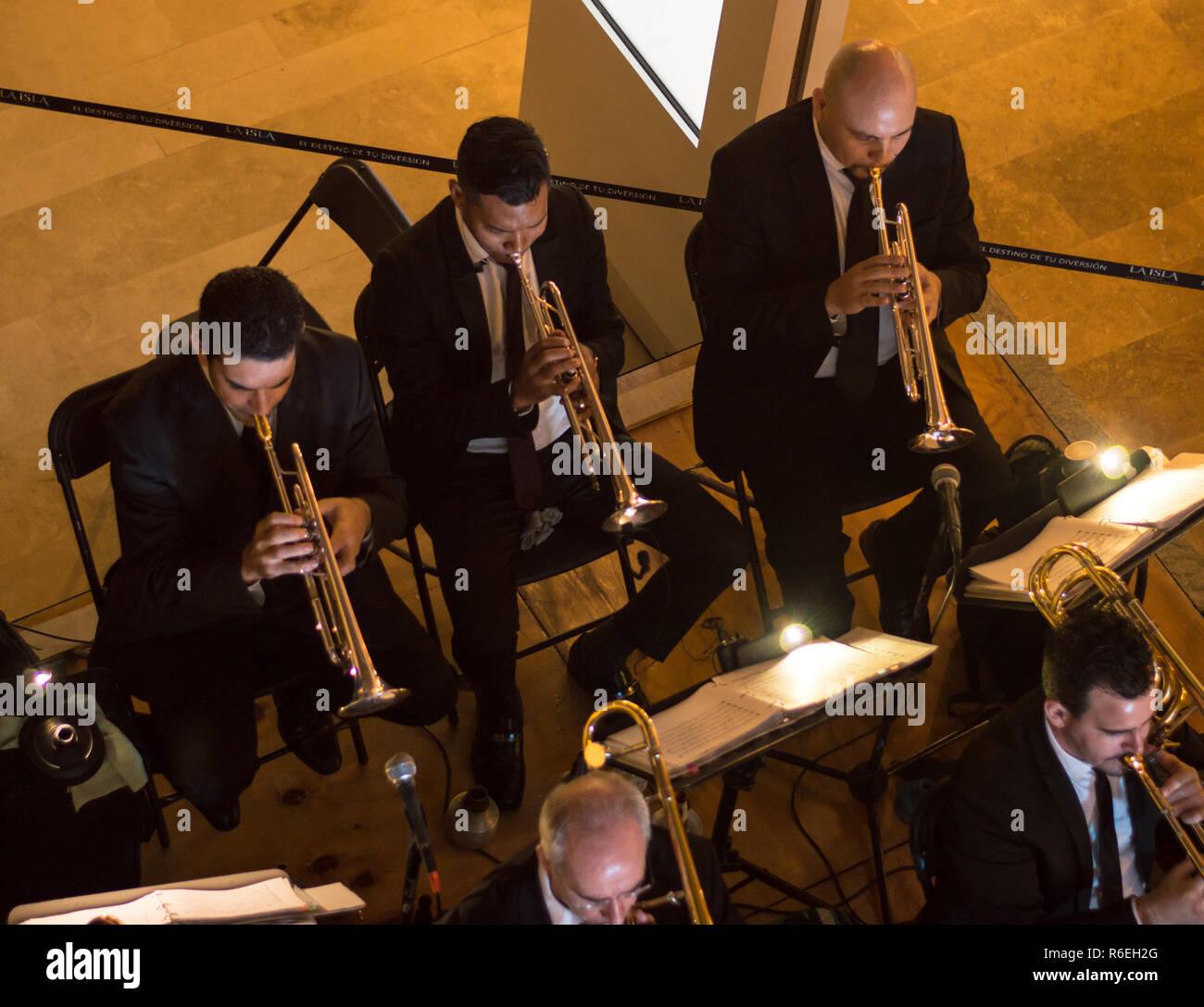 Instrumentos de banda de metales fotografías e imágenes de alta resolución Alamy