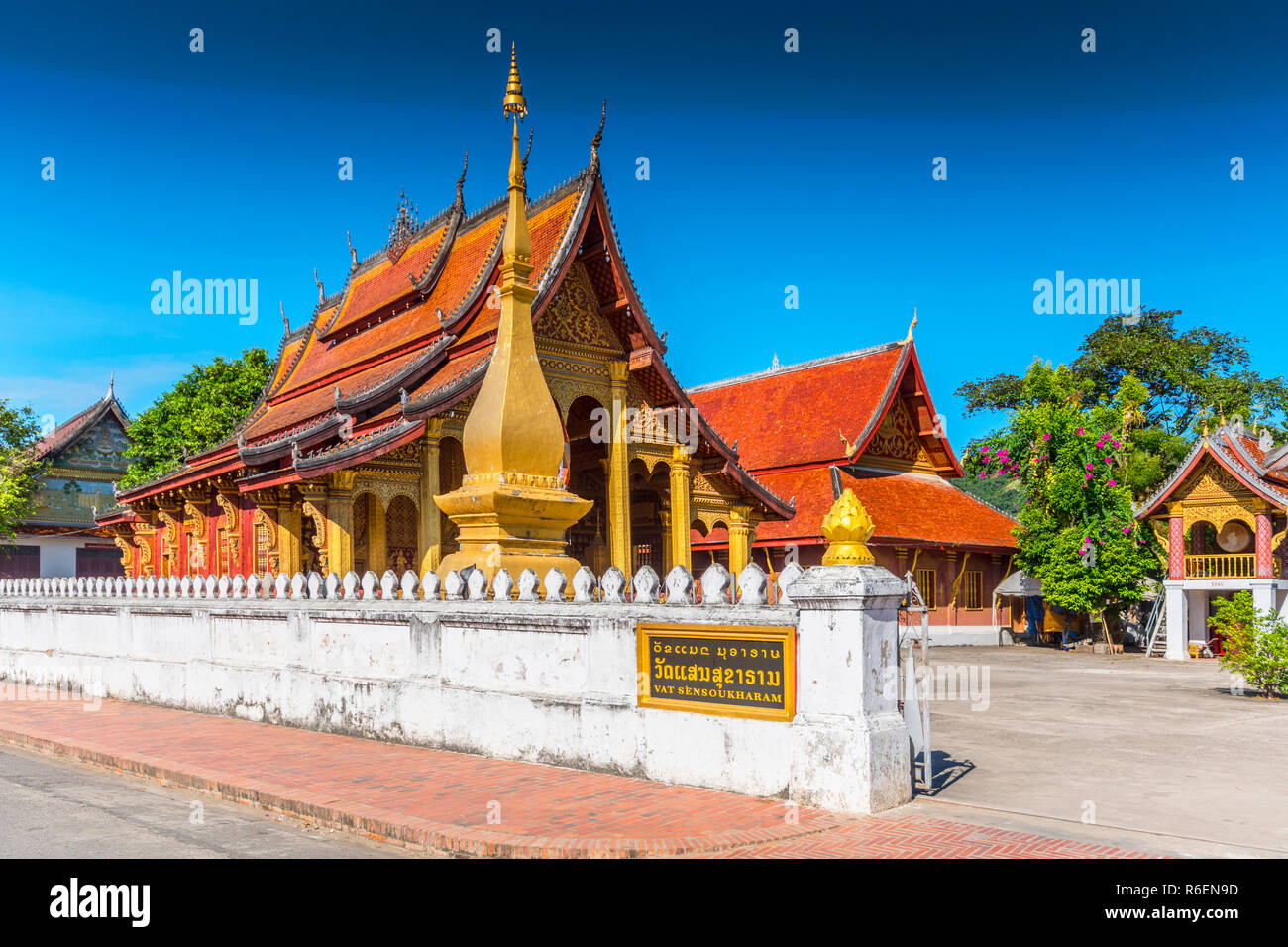 Wat Sen, Luang Prabang, también conocido como Wat Sene Souk Haram es un templo budista ubicado en Luang Phrabang, Laos Foto de stock