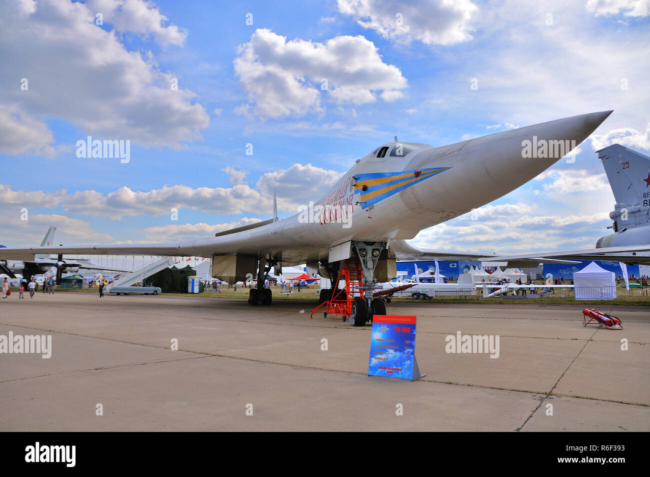 Moscú, Rusia - AUG 2015: heavy bombardero estratégico Tu-160 Blackjack presentados en la 12ª MAKS-2015 La aviación internacional y el espectáculo Espacio, el 28 de agosto Foto de stock