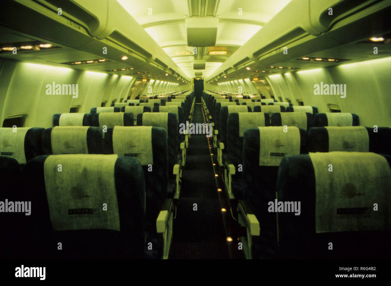 Interior del avión, interior del avión, interior del avión, paso del pasillo, Foto de stock