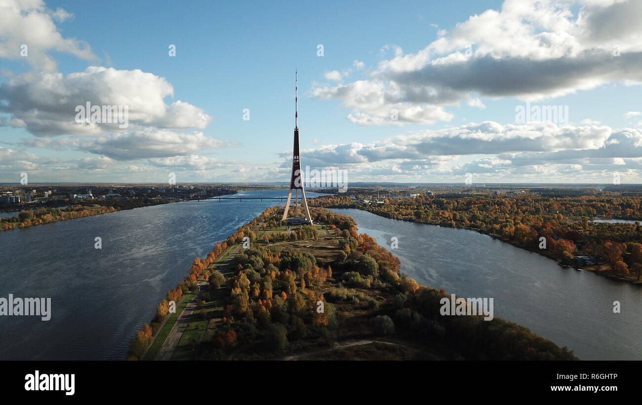 Riga Letonia torre de televisión más grande de Europa Zakusala antena drone  vista superior Fotografía de stock - Alamy