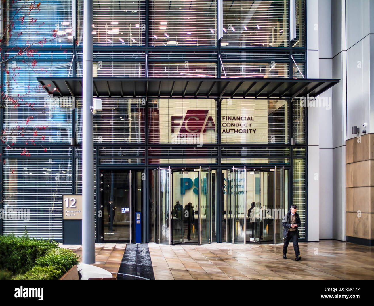 FCA la conducta financiera competente HQ en el barrio Internacional de Londres en Stratford, en East London - inaugurado en 2018 el arquitecto Rogers Stirk Harbour + Partners Foto de stock