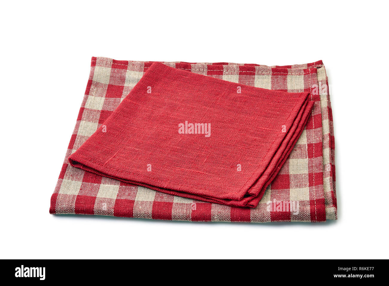 Rojo y rojo-accidentada una servilleta de tela sobre fondo blanco. Foto de stock