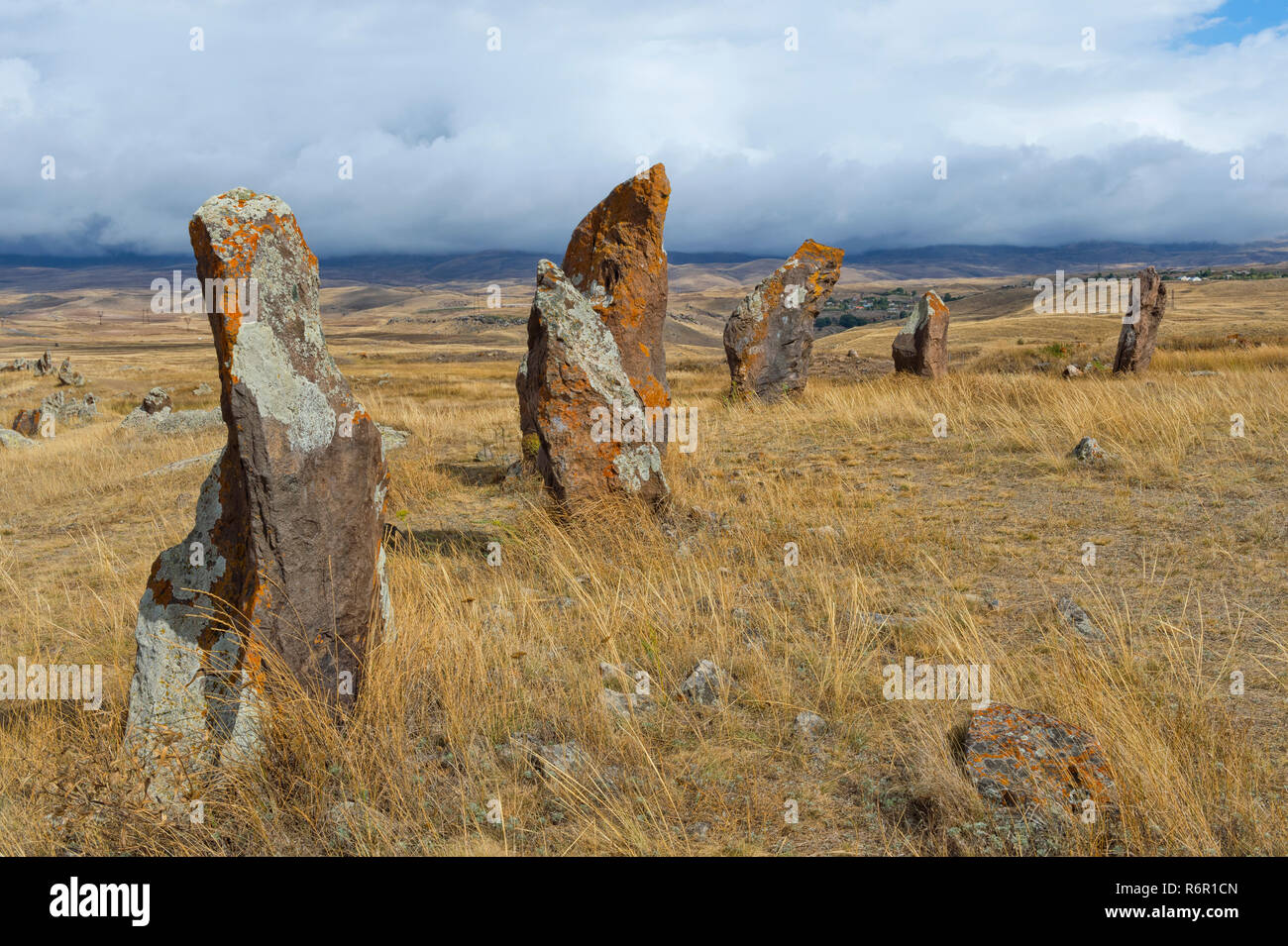 Sitio arqueológico prehistórico de Zorats Karer, provincia de Sisian, Syunik, Armenia, el Cáucaso, Oriente Medio, Asia Foto de stock