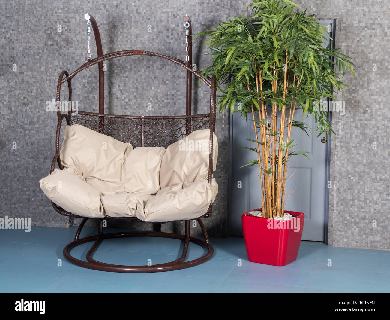 Muebles de junco y mimbre en el interior Fotografía de stock - Alamy