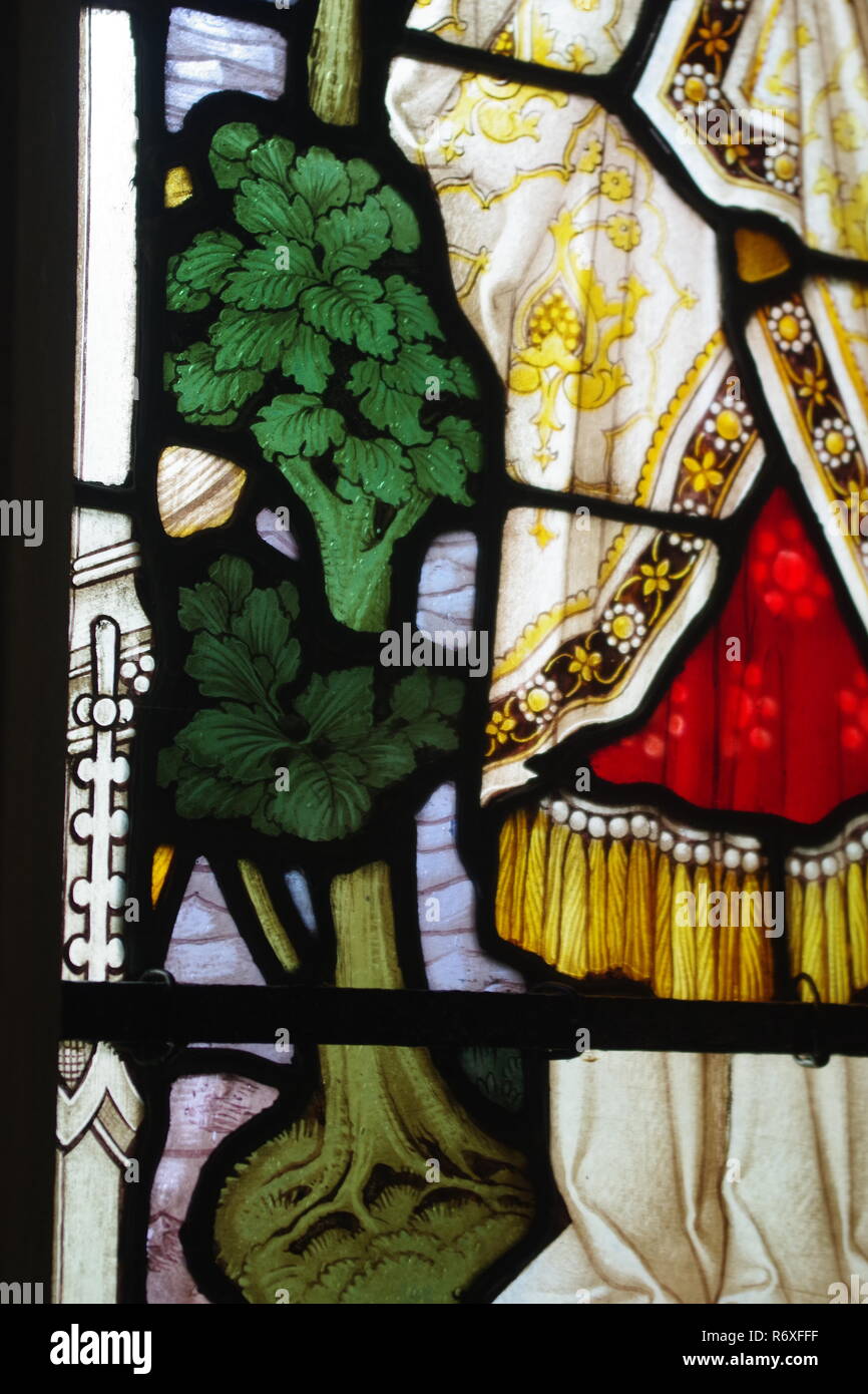 Cerca de una vidriera en la iglesia de Santa María Virgen en Bickleigh. Tiverton, Devon, Reino Unido. Foto de stock