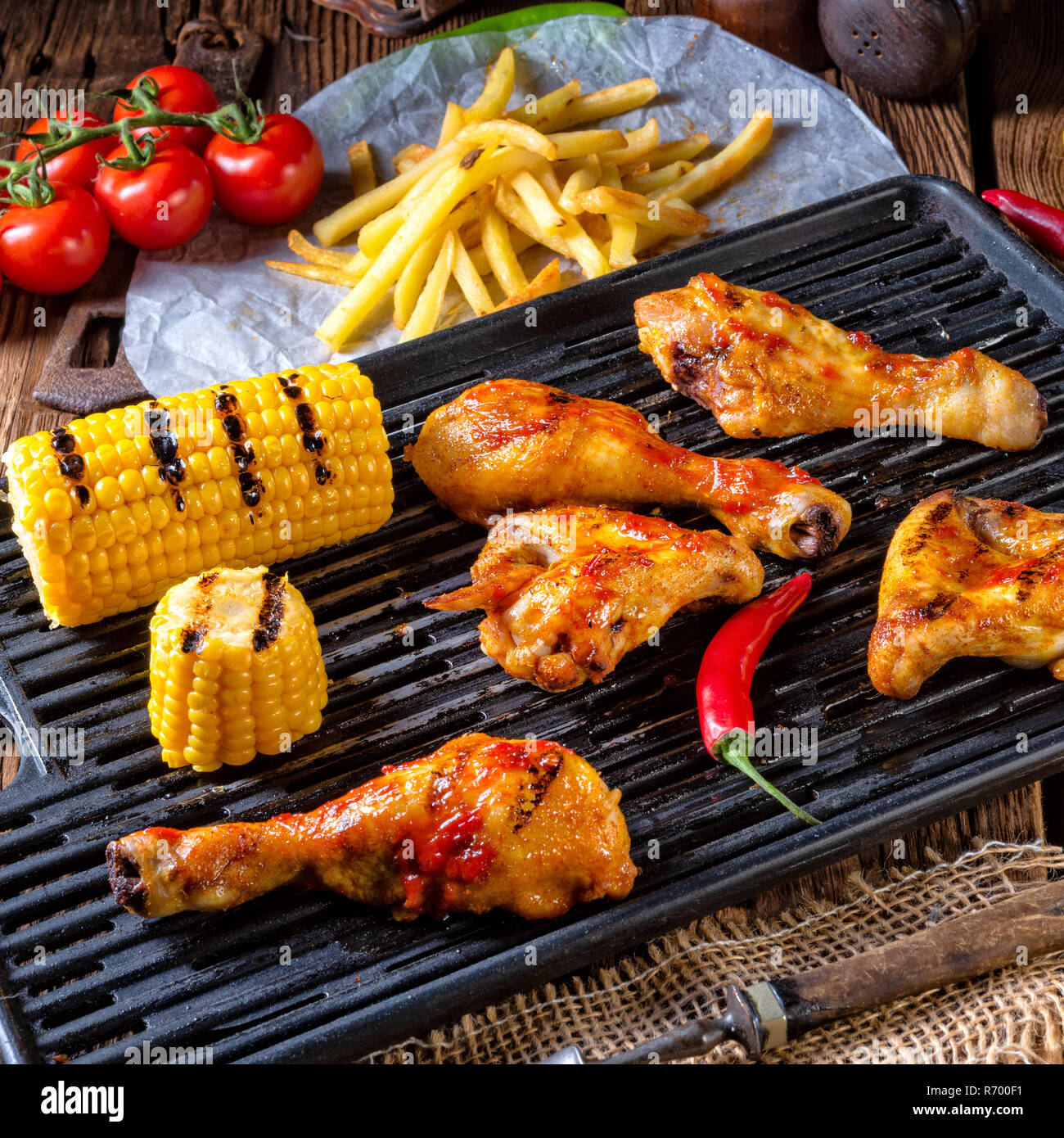 Alas de pollo a la plancha rústica,piernas,y picante con maíz Alas de pollo a la plancha rústica,piernas,y picante con maíz