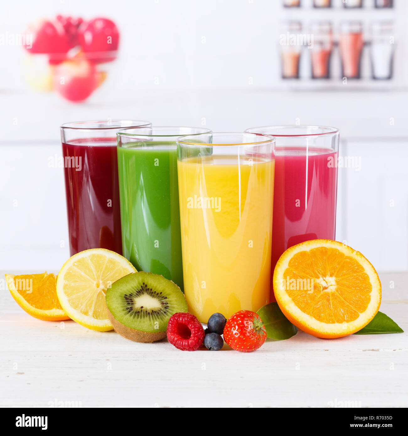 Zumo de naranja zumo batidos batido de frutas jugo de fruta Frutos square  dieta saludable Fotografía de stock - Alamy