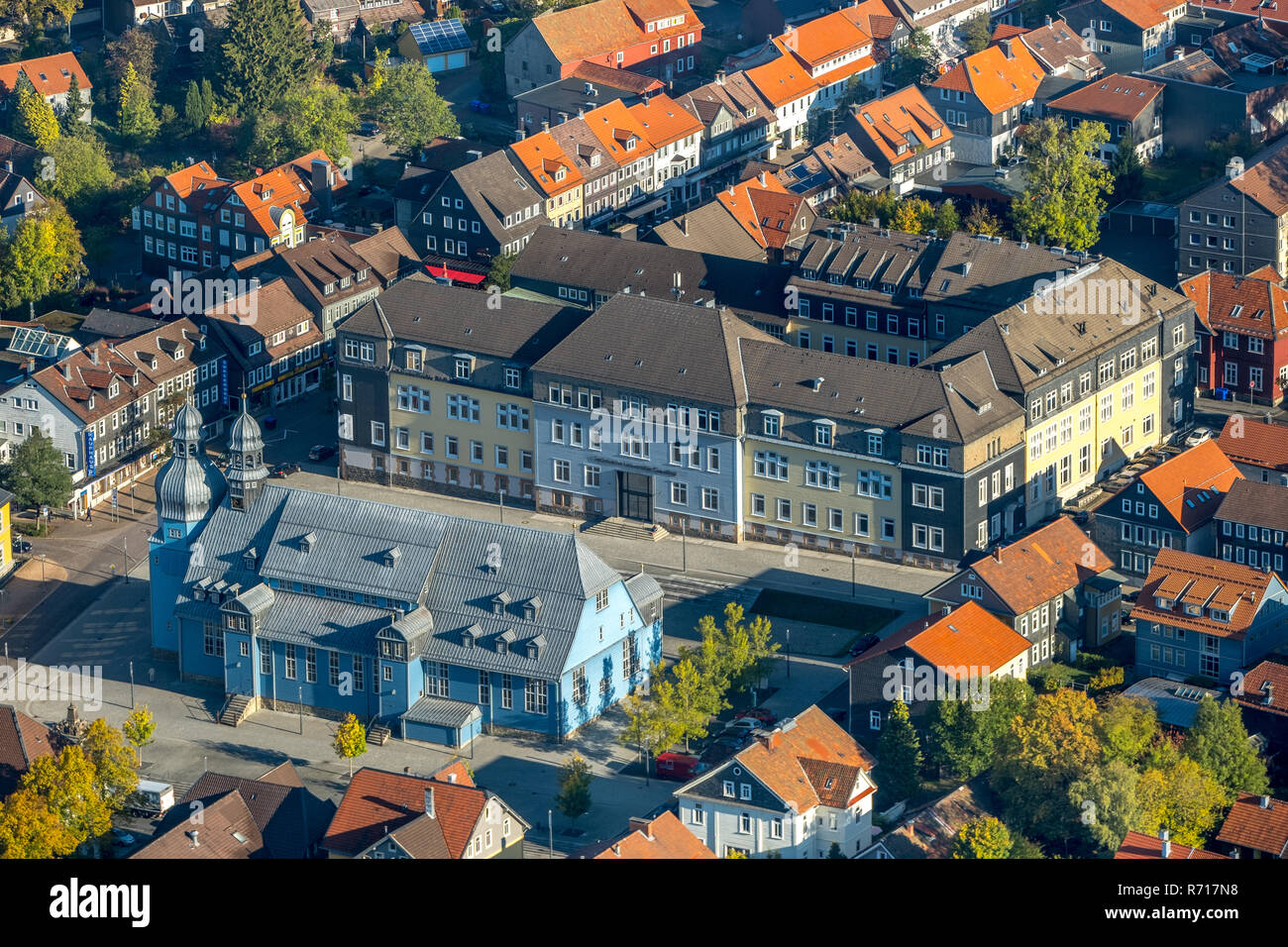Vista aérea, de la Universidad técnica de Clausthal y Iglesia del Mercado zum Heiligen Geist, Clausthal-Zellerfeld, Baja Sajonia, Alemania Foto de stock