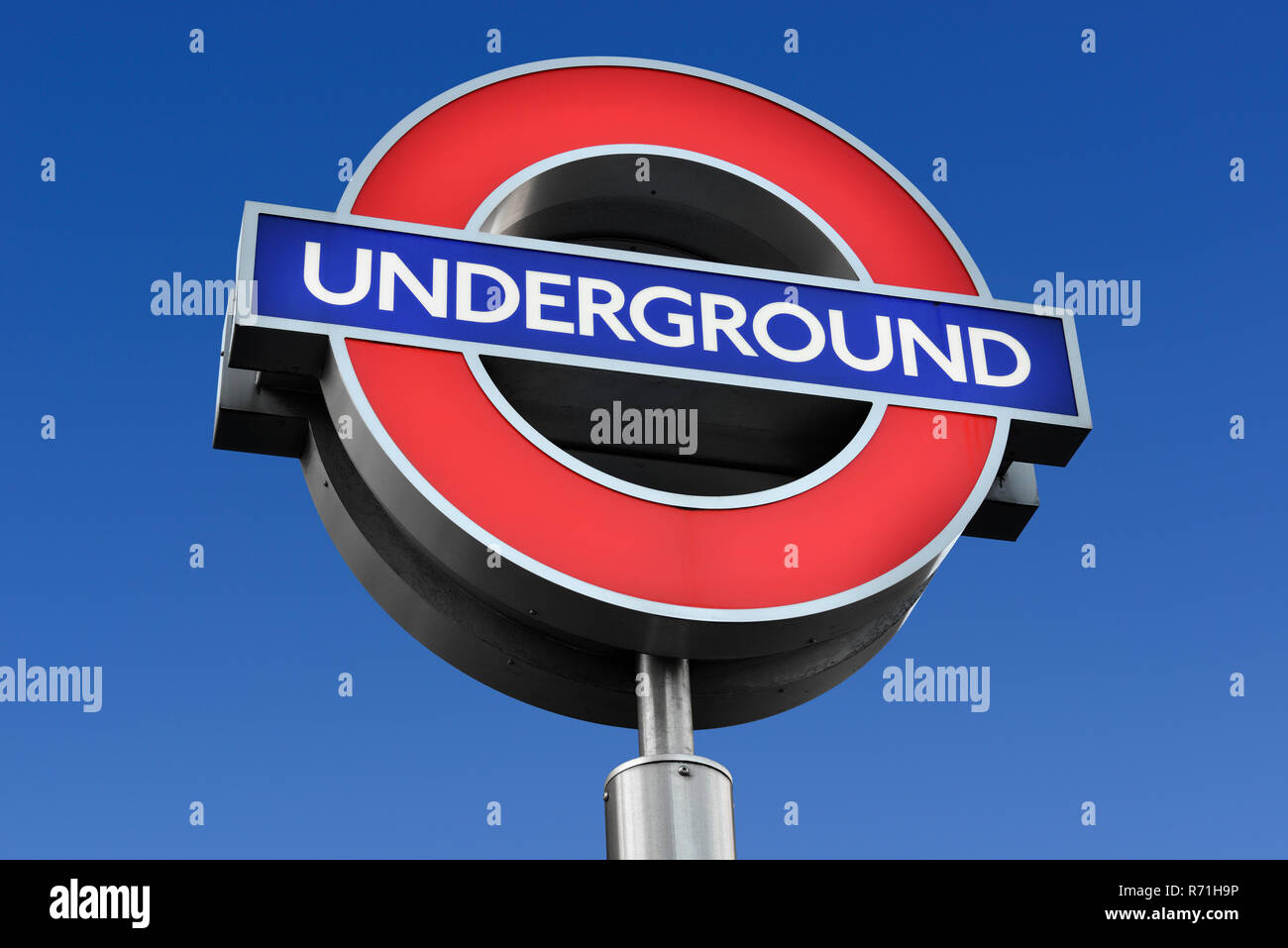 Signo de Metro de Londres. Foto de stock