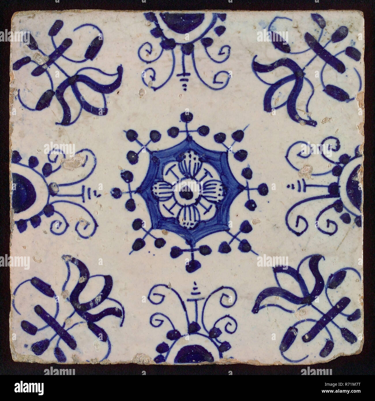 Ceramicas Con Decoracion Azul Sin Marco Con Motivos De Esquina