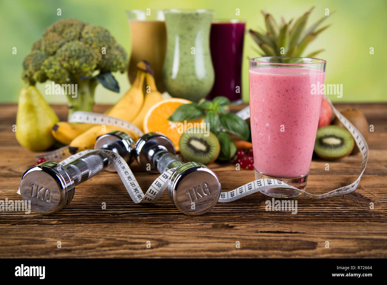 Dieta saludable, batidos de proteínas, deporte y fitness Fotografía de  stock - Alamy