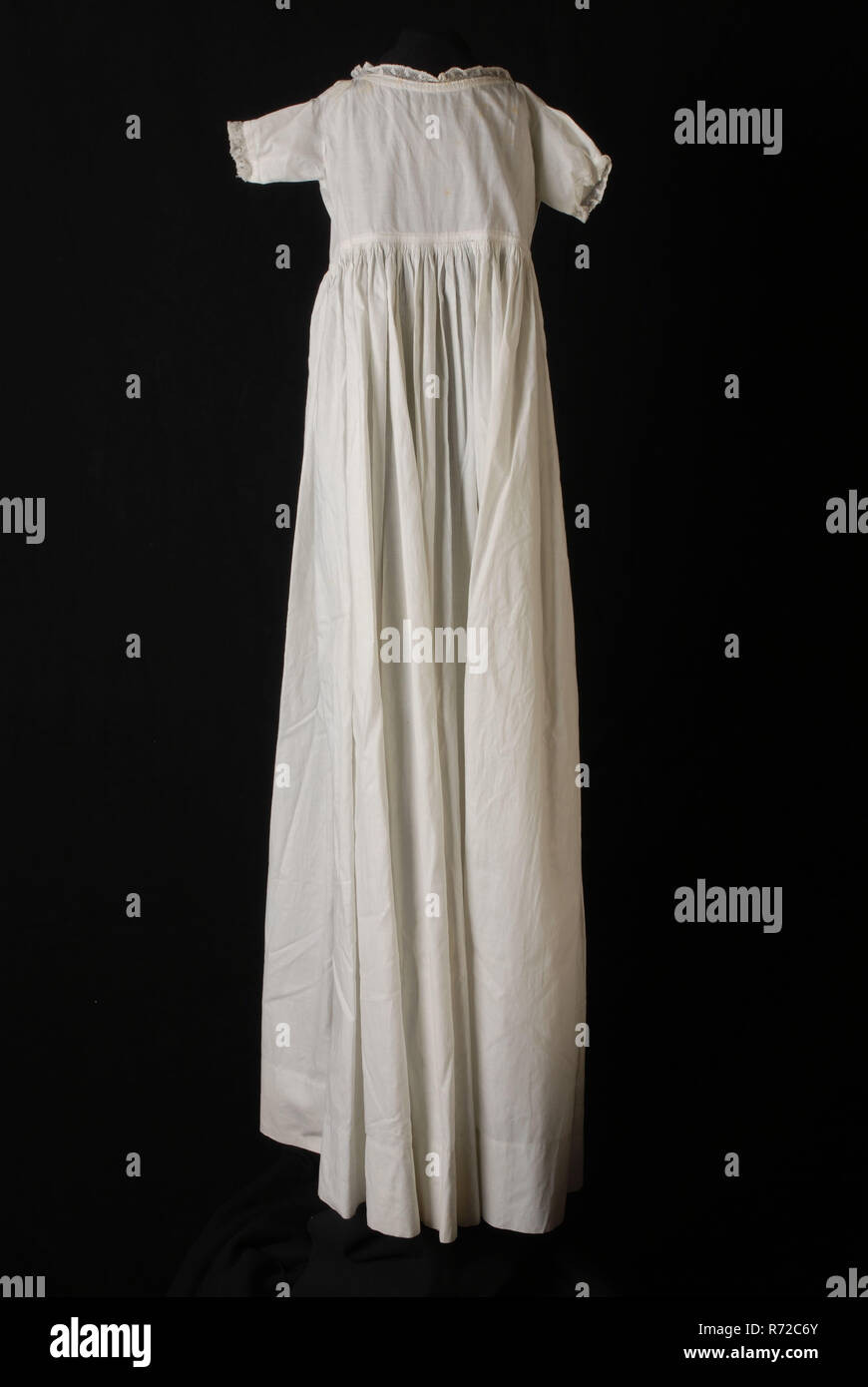 Largo-ancho de deslizamiento del bebé inclinado Vestido en algodón blanco, borde estrecho a lo largo del cuello y mangas cortas, con vestidos de bautizo, vestidos de bautizo ropa de bebé ropa de Largo-ancho de deslizamiento del bebé inclinado Vestido en algodón blanco, borde estrecho a lo largo del cuello y mangas cortas, con vestidos de bautizo, vestidos de bautizo ropa de bebé ropa de