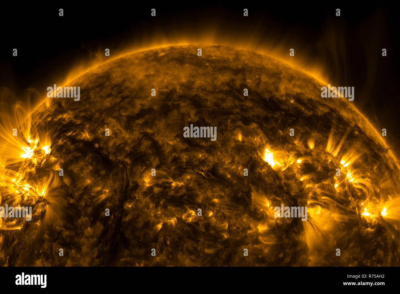 Vista del sol a través de filtros, 3D Renderización de Gráficos por ordenador cerca del sol. La estrella es el sol Foto de stock