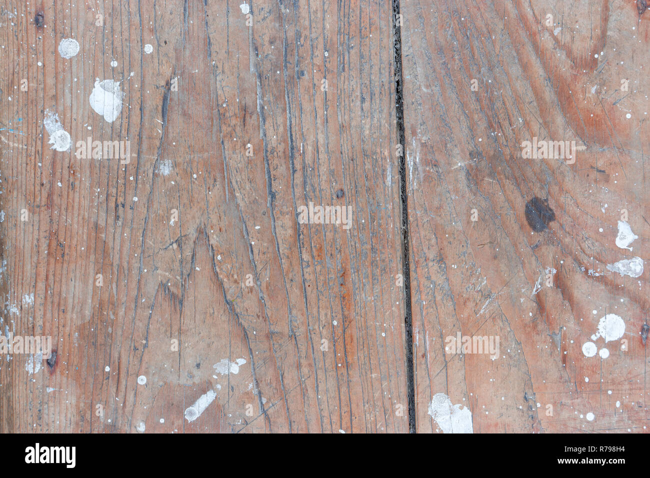 Fondo de madera natural con pintura blanca desgastada. foto de Stock
