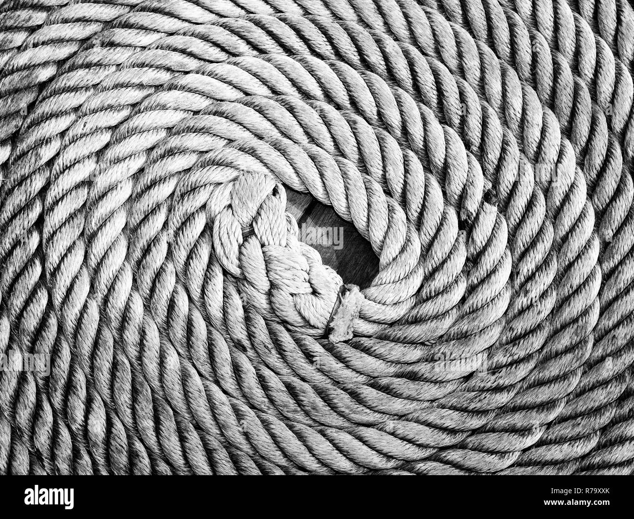 Espiral de cuerda negra Fotografía de stock - Alamy