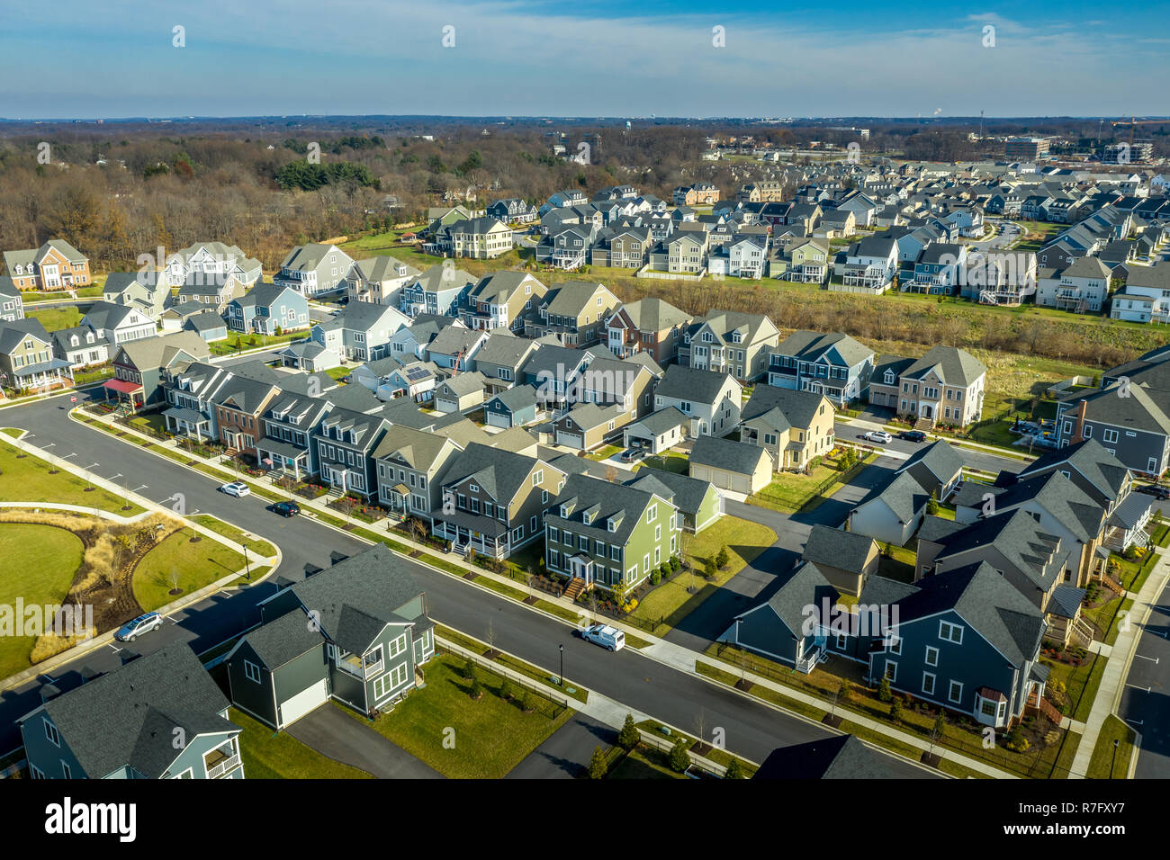 Vista aérea de la clase media alta americana típica casa familiar única