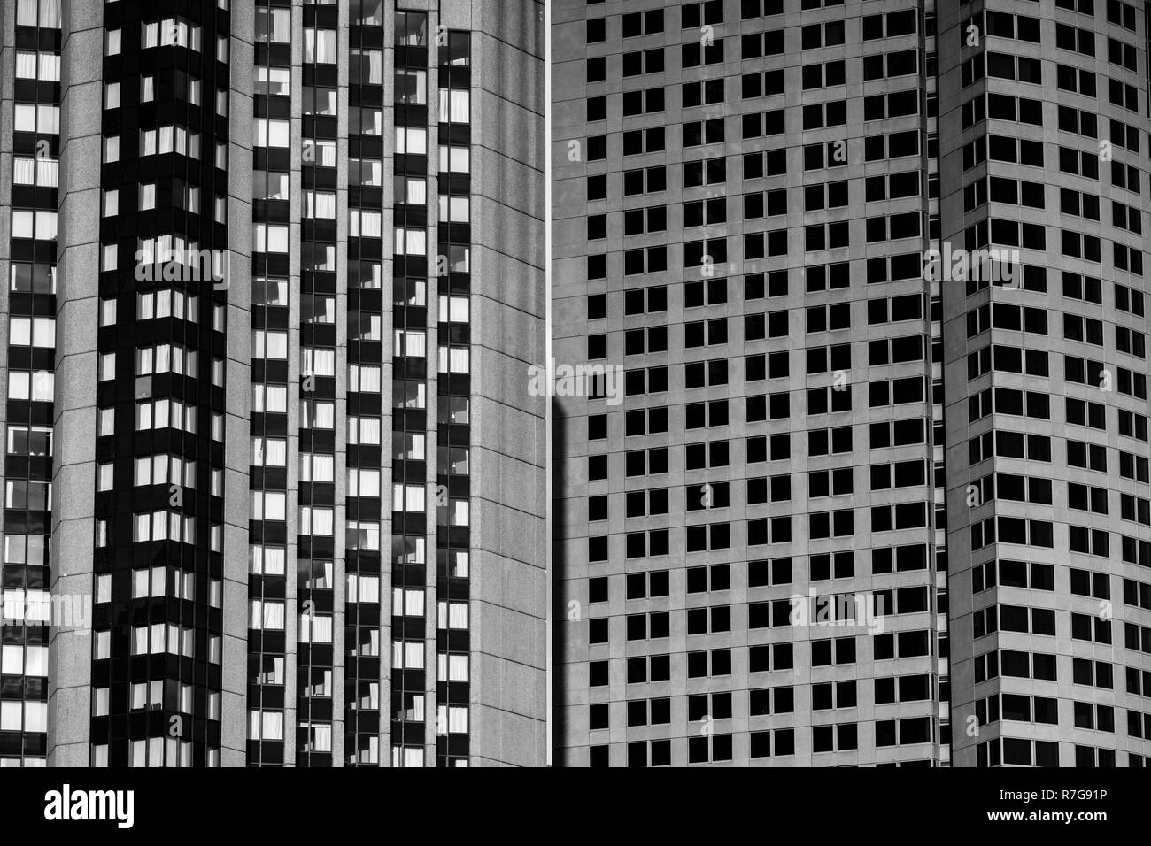 La luz de la mañana en el hotel y el edificio de oficinas Foto de stock