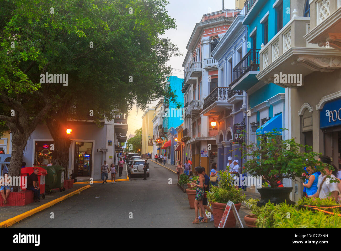 Old san juan puerto rico street color fotografías e imágenes de alta  resolución - Página 2 - Alamy