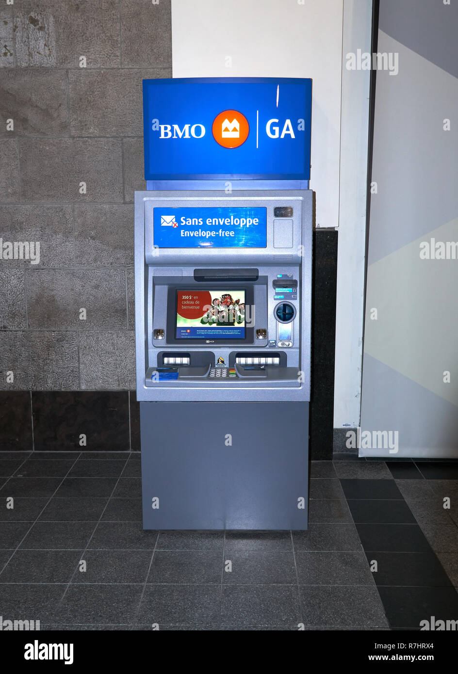 MONTREAL, Canadá - 4 de octubre de 2018: Bank of Montreal ATM. Bank of Montreal - BMO , es una multinacional canadiense el banco de inversiones y servicios financieros Foto de stock