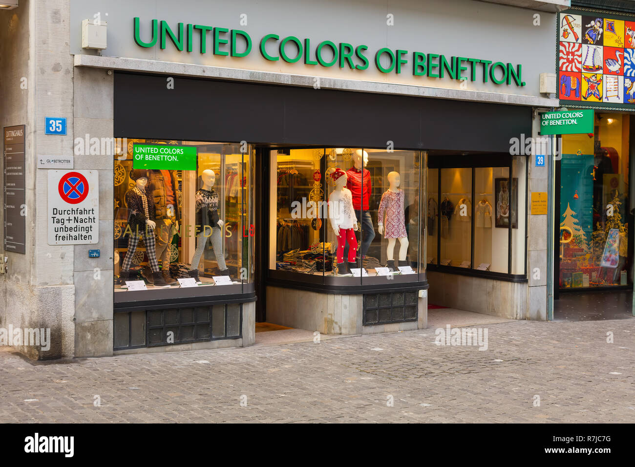 United colors benetton shop in fotografías e imágenes de alta resolución -  Alamy