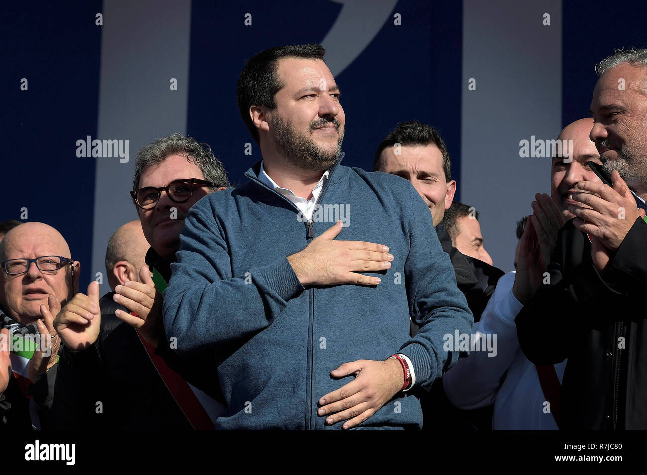 Líder del derechista Partido Lega y el Ministro del Interior italiano, Matteo Salvini conduce una manifestación en Roma, Italia, 8 de diciembre de 2018. Foto © Danilo Baldu Foto de stock