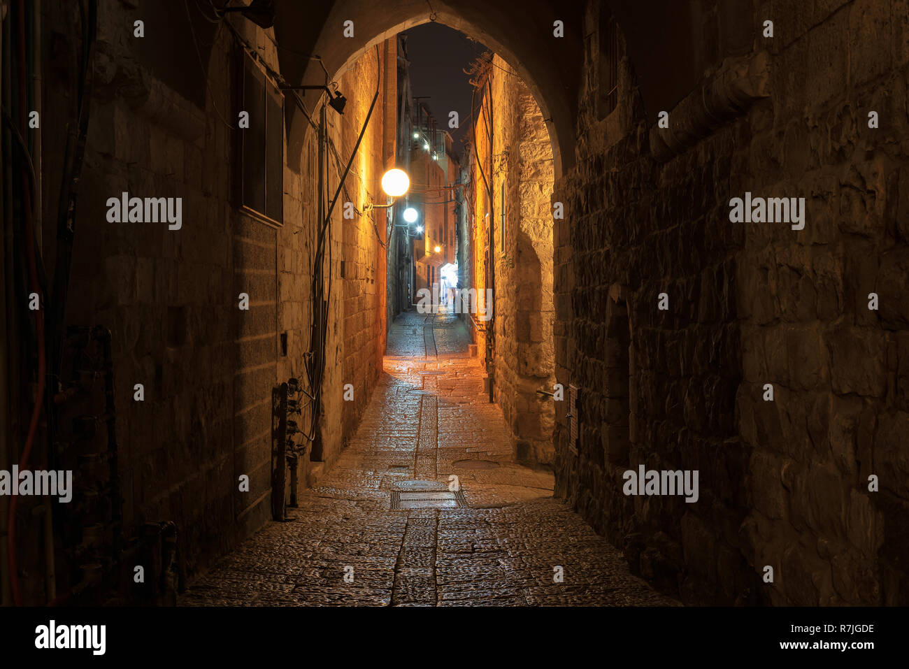 La noche en la calle Ciudad Vieja de Jerusalén, Israel. Foto de stock