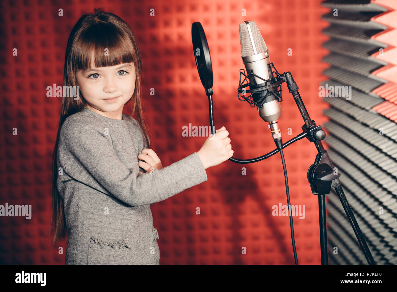 Karaoke infantil fotografías e imágenes de alta resolución - Página 5 -  Alamy