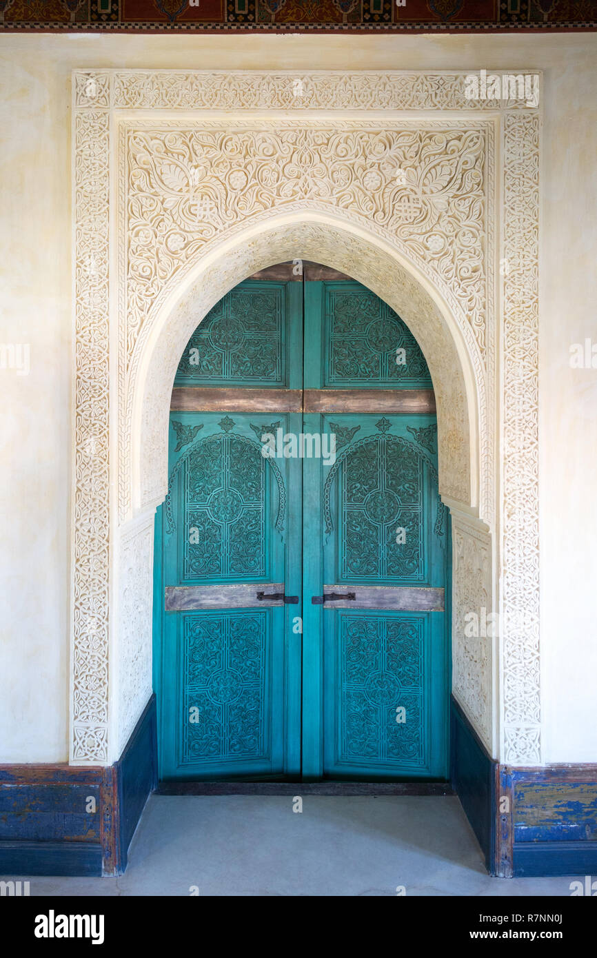Puerta de Marrakech - puertas azules con blanco alabastro surround,  Marrakech, Marruecos, África Fotografía de stock - Alamy