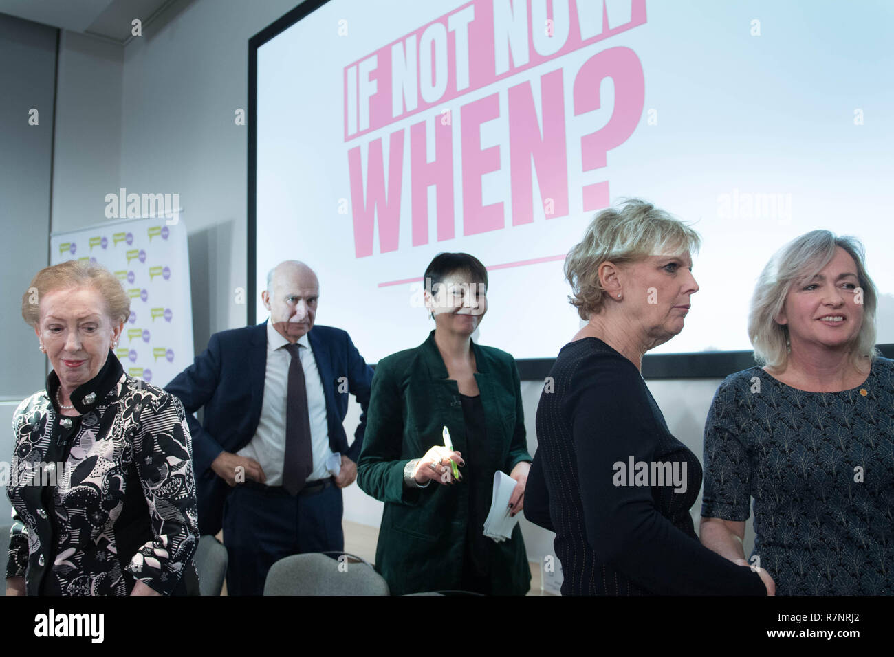 (De izquierda a derecha) Margaret Beckett, Vince Cable, Caroline Lucas, Anna Soubry y Liz Saville Roberts en una conferencia de prensa en Londres discutiendo por qué sienten que Brexit planes debe ser sometida a una votación pública. Foto de stock