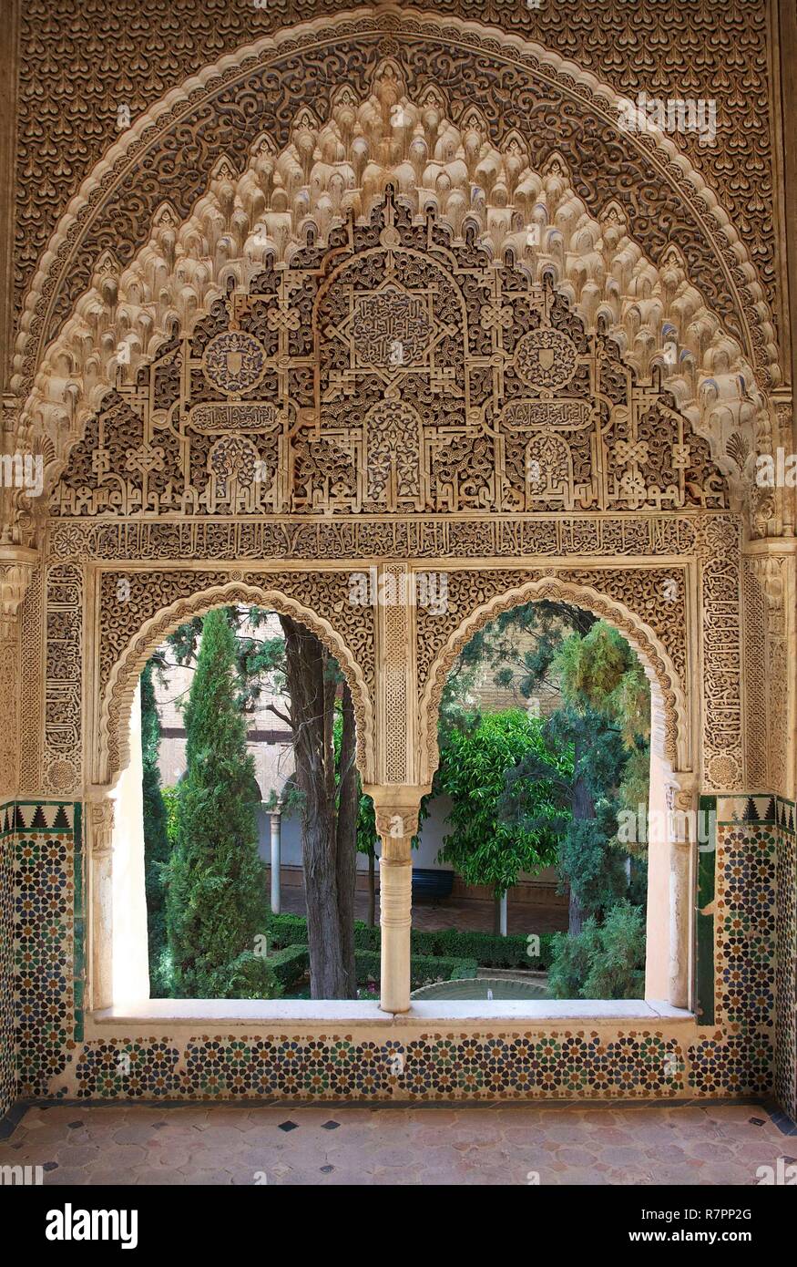 España, Andalucía, Granada, Mirador de Lindaraja estuco esculpido en el palacio de la Alhambra Foto de stock