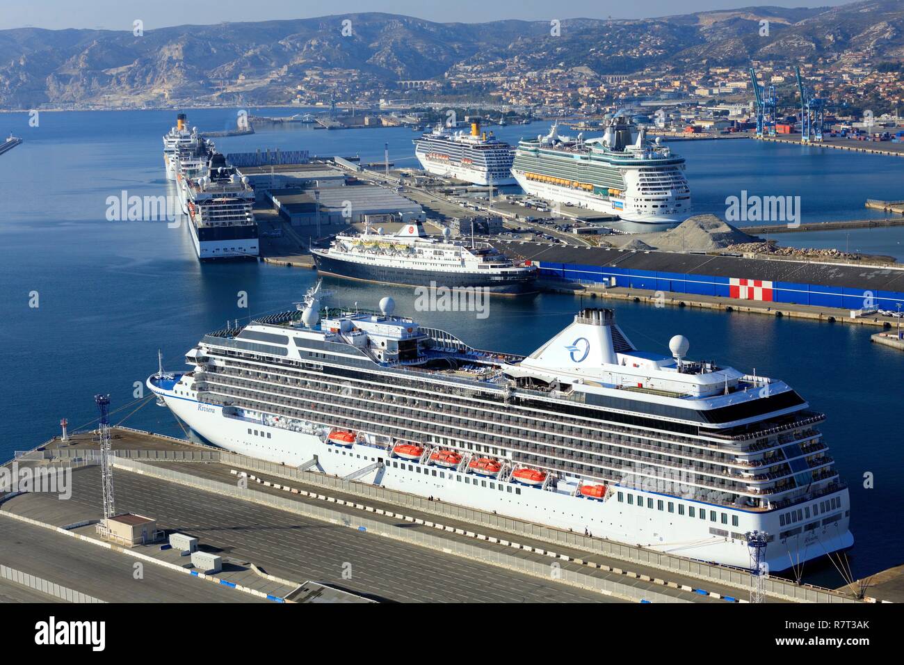 Francia, Bouches du Rhone, Marsella, el Gran Puerto Marítimo, Mole Leon  Gourret, la terminal de cruceros, Cruise Ship (vista aérea Fotografía de  stock - Alamy