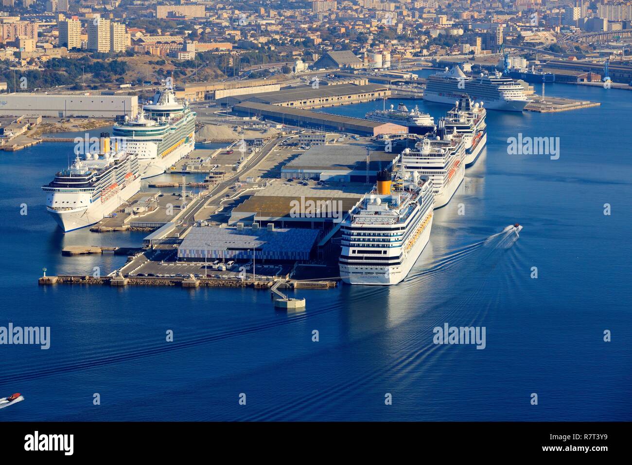 Francia, Bouches du Rhone, Marsella, el Gran Puerto Marítimo, Mole Leon  Gourret, la terminal de cruceros, Cruise Ship (vista aérea Fotografía de  stock - Alamy