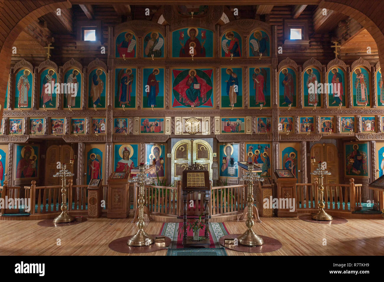 Vista desde el interior, la catedral ortodoxa de la Santísima Trinidad, Anadyr, Chukotka Okrug autónoma, Rusia Foto de stock