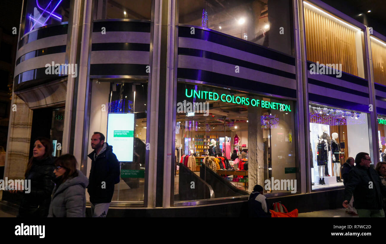 United Colors Benetton Shop In Fotos e Imágenes de stock - Alamy