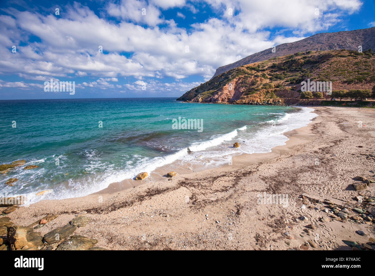 East Beach en la isla de Creta con claras aguas azules, Grecia, Europa. Foto de stock