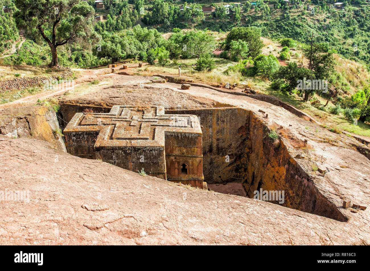 Corte de roca monolítica Iglesia de Bete Giyorgis o Saint George, Sitio del Patrimonio Mundial de la Unesco, Lalibela, la región de Amhara, Etiopía Foto de stock