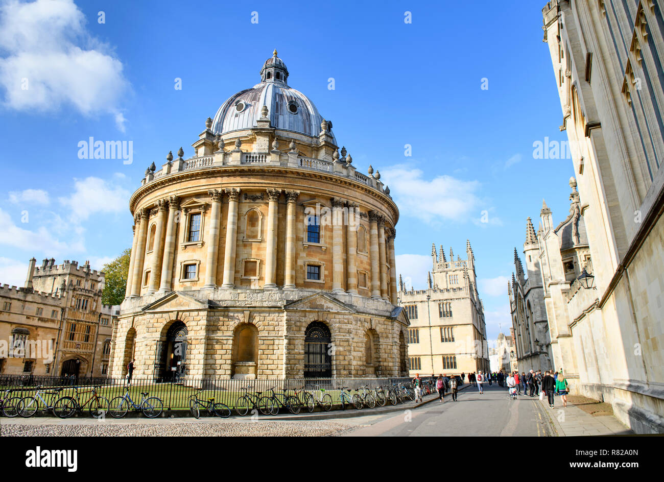 La Radcliffe Camera, sala de lectura de la Biblioteca Bodleiana de la Universidad de Oxford, Reino Unido Foto de stock