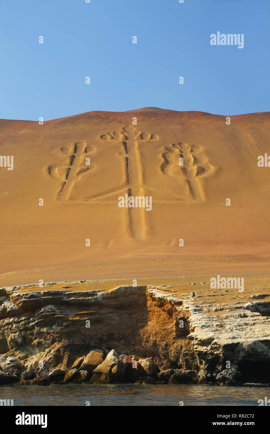 Candelabro de los Andes en la Bahía de Pisco, Perú. Candelabro es un