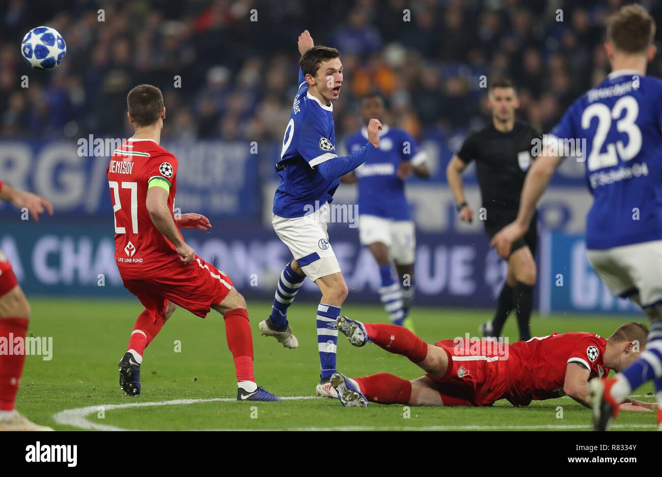 11.12.2018 firo fútbol, Liga de Campeones el FC Schalke 04 - Lokomotiv Moscú duelos Benjamin Goller | uso en todo el mundo Foto de stock