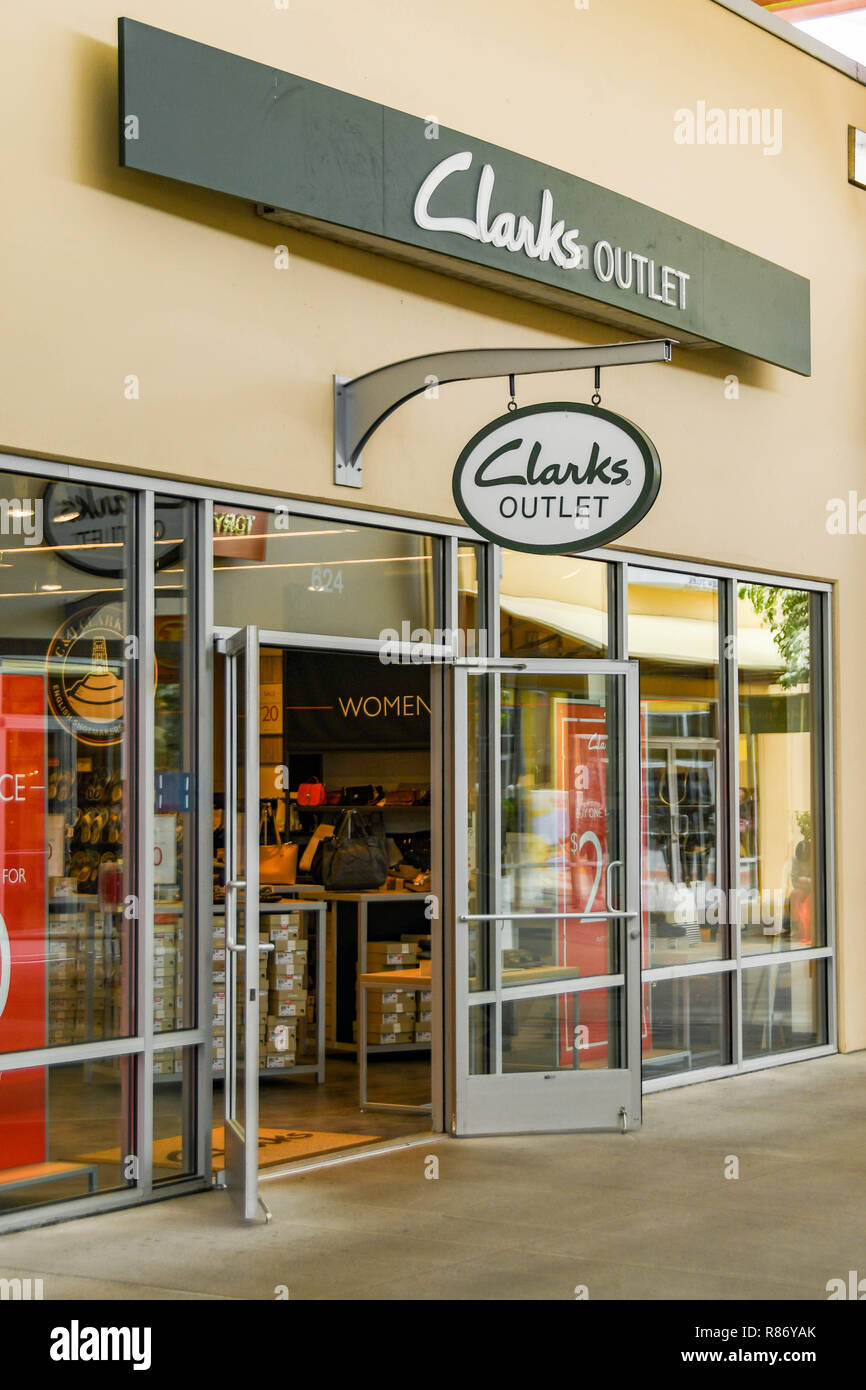 Clarks outlet centre fotografías e imágenes de alta resolución - Alamy