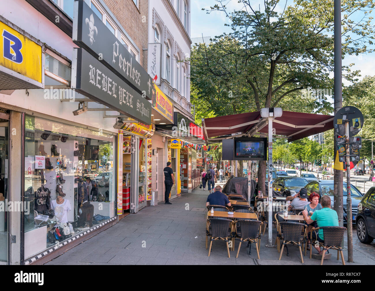 Café en la Reeperbahn, el barrio St Pauli, Hamburgo, Alemania. Foto de stock